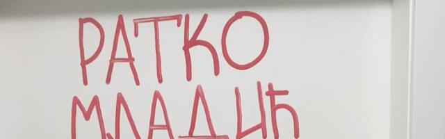 Poruke mržnje na vratima stana odbornika Zeleno-levog fronta u Bačkoj Topoli