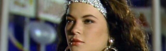 Kasandra (51) pokazala lice bez šminke, a slikom u bikiniju SRUŠILA INTERNET: Svi komentarišu šta je radila na sebi