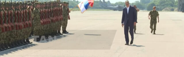 (UŽIVO) Vučić na prikazu novog naoružanja Vojske Srbije: Predsednik Srbije stigao na aerodrom u Batajnici