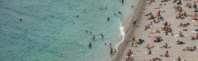 "Ovo je sve naše, 40 evra ili napolje": Zakupac terao meštane i turiste sa plaže u Tivtu