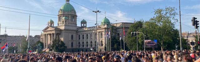 “Srbija protiv nasilja”: Počeo protest, plato i ulice skroz popunjene