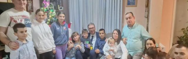 Vučić posetio porodicu Filić: Jasmina i Radojima imaju dvanaestoro dece - Zbog njih i svih nas Srbija ne sme da stane (FOTO)