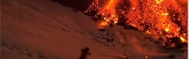 Nadležni UPOZORAVAJU: Turisti RADE BIZARNE STVARI blizu aktivnog vulkana (VIDEO)