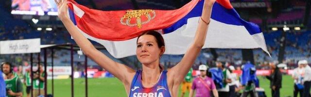 STIGLA SRPSKA HEROINA! Ovako je Angelina Topić dočekana u Beogradu! (VIDEO)