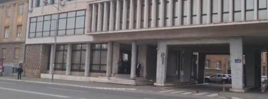 RASPALI SMO SE POTPUNO Šef autonomaških novinara blokadera Bogosavljević zatečen normalnošću ispred NS skupštine: Nikog da protestuje, ni građana, ni zborova...