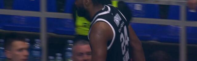 Bruno Fernando izleteo besno sa parketa u toku igre, pa odmah otišao u svlačionicu!
