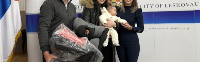 Uručeno još 230 auto-sedišta za bebe