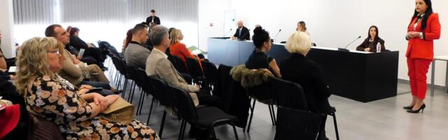 BLAGO KOJE TREBA ČUVATI! Tribina "Porodica u savremenom društvu" održana u lozničkom Inovacionom centru: "Svaki problem ima rešenje"