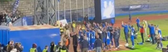 Plava Unija pevala zbog povratka na Omladinski stadion, ispratila igrače OFK Beograda uz poznatu pesmu