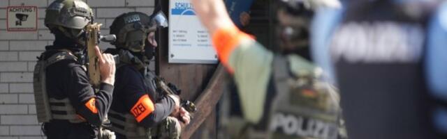 POLICIJA ZATVORILA GRAD, NIKO NE SME NA ULICU! Prve slike talačke krize u banci, OTMIČARI ODBIJAJU PREGOVORE (FOTO, VIDEO)