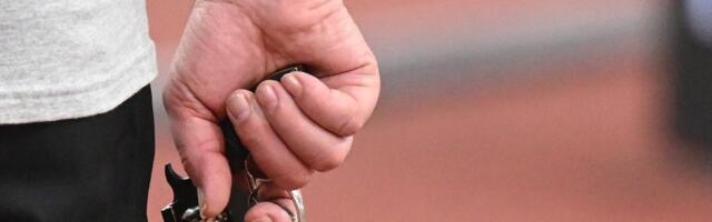 Fudbaler (19) dobio ponudu da postane plaćeni ubica: Izbor bio "metak u glavu ili u nogu", a onda je upala policija /VIDEO/