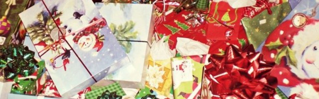 NAJBOLJI NOVOGODIŠNJI POKLONI ZA NJU I NJEGA! Crveni veš je OBAVEZAN, a evo i zbog čega