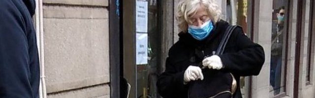 FOTO SA LICA MESTA! Glumica prekršila policijski čas, zamaskirana šetala po prestonici