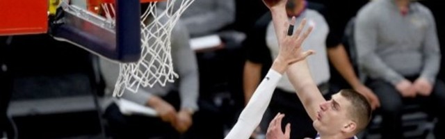 Jokić stao na korak od tripl-dabla, Dončić i Dalas uzeli meru Denveru (VIDEO)