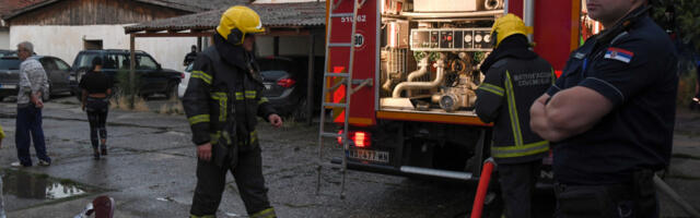 DRAMA NA PALILULI Uterao u servis auto koji se pušio - VLASNIKU SVE IZGORELO!