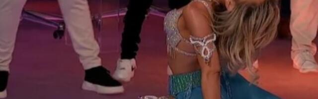 PRVO POKAZALA GOLU ZADNJICU I TANGE, A ONDA I ZAPEVALA! Utegla se u crnu čipku pa oplela hit NAJPOZNATIJE UDOVICE