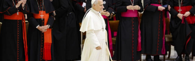 ​Папа Лав сазвао ванредни конзисторијум, као одговор на захтеве за колегијалнијим управљањем