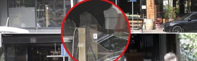 RAZBIJEN IZLOG, SRČA RASUTA PO CELOJ ULICI! Pogledajte kako izgleda kafić na koji je jutros bačena bomba! (FOTO/VIDEO)