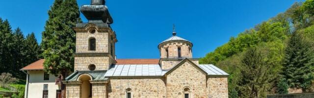 U ovaj manastir vernici dolaze samo sa jednom željom: Evo zašto treba da posetite Tronošu i popijete vodu sa česme ove svetinje