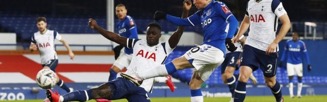 Riči je bogatstvo Evertona, ali junak je drugi Brazilac: Hladni genije sa Islanda i vrela latinoamerička krv režirali triler na Gudisonu (VIDEO)