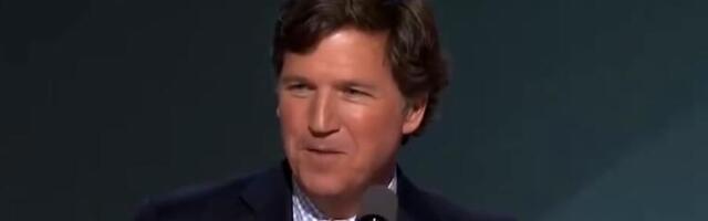 "BAJDEN POKAZAO SREDNJI PRST AMERIKANCIMA" Taker Karlson održao govor na Republikanskoj nacionalnoj konvenciji (VIDEO)