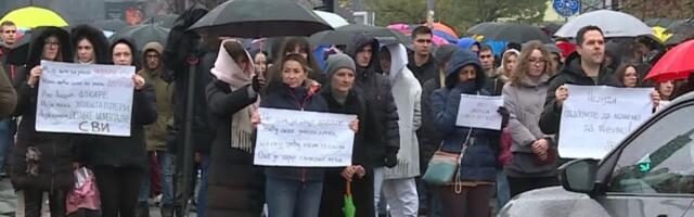 "Ne želim da se plašim, a vas odrasle da pitam...": Maturant u NS govorom OČITAO LEKCIJU (VIDEO)