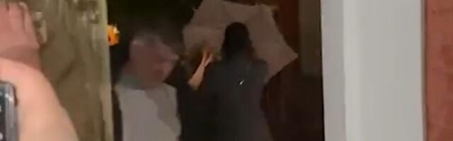 Jelisaveta i Miloš Teodosić stigli na slavu kod Brene i Bobe: Ona u miniću, nosi cveće domaćinima