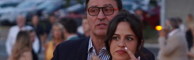 MEMEDOVIĆEVA ĆERKA KAO PRAVA BOGINJA: Dekolte do pupka i dubok šlic oduzimaju dah, ne zna čovek gde pre da gleda