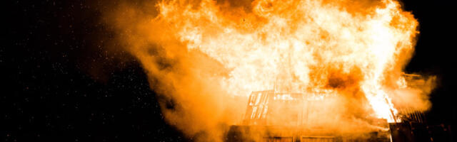 Muškarac koji je danas preminuo nema veze sa požarom: Buktinja na Voždovcu iznedrila tužan epilog