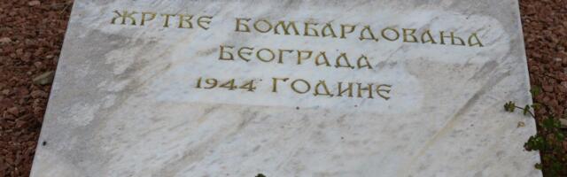 Imena nevinih žrtava ispisana na 15 mermernih ploča: Aleja stradalih u savezničkom bombardovanju Beograda