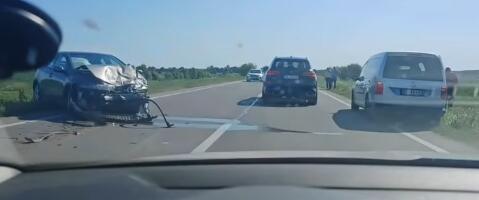 ŽESTOK SUDAR KOD ŽABALJSKOG MOSTA: Hauba ulubljena, branik otpao, srča svud! Stvaraju se zastoji (VIDEO)