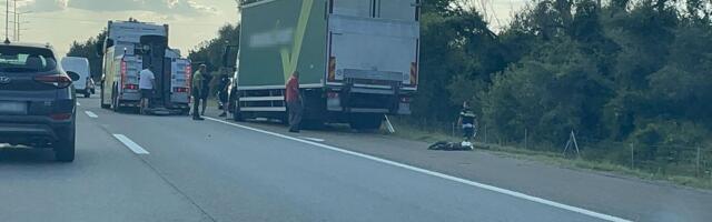 Strašna scena na auto-putu kod Smedereva: Kamion se zakucao u bankinu, vozilo demolirano