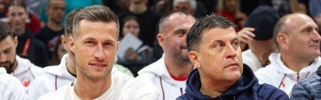 PREGAZILI RADNIČKI PA DOŠLI U ARENU: Fudbaleri Zvezde pružaju podršku košarkašima, a tu je i bivši igrač crveno-belih! (FOTO)