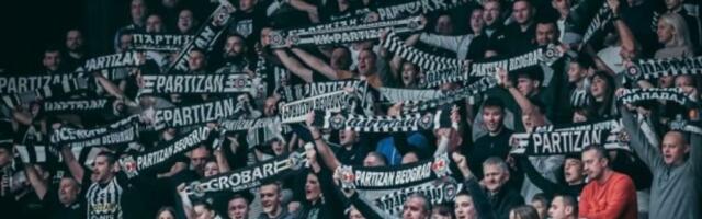 PAMTIĆE TE VEČNO DECA PARTIZANA! U Laktašima osvanuo transparent navijača posvećen Dekiju! (FOTO)