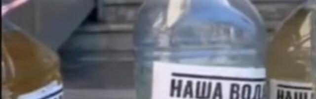Mladenovačka (o)čajanka: Građani "donirali opštini" zamućenu vodu sa česmi (VIDEO)