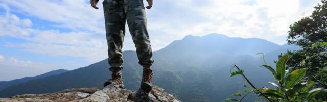 Turista hteo da napravi SELFI, ali su stvari krenule po zlu: Užasnuti saputnici snimili kako pada u PONOR