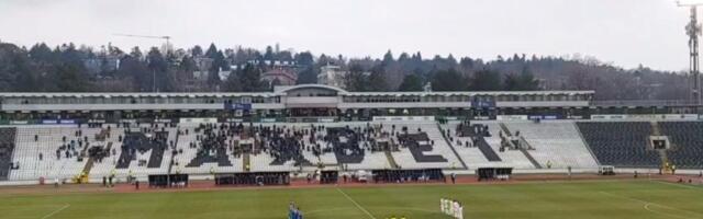 Meč Partizan - Radnički počeo minutom ćutanja, Grobari odlučili da ne navijaju 7 minuta zbog navijača PAOK-a