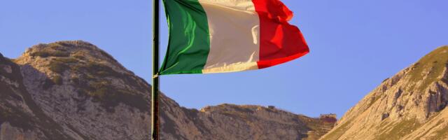 Tramvaj izleteo iz šina i uleteo u izlog (VIDEO)