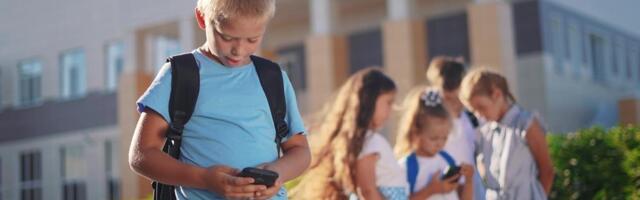 Telefon im treba da pitaju baku kako je: Evo šta sve kažu đaci o zabrani mobilnih u školama! I odgovori roditelja šokiraju