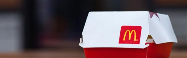 Sarajlija prodaje poslednji hamburger iz Meka