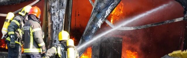 Vlasnik kuće povređen: Detalji požara u Obrenovcu