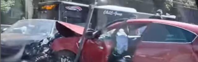 Sudar kod Sajma: Od siline udarca iščupano pet metara ograde (FOTO)