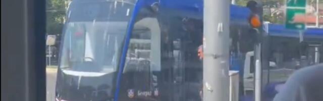 Šapićev novi tramvaj ispao sa šina: Blokada na Autokomandi (FOTO)