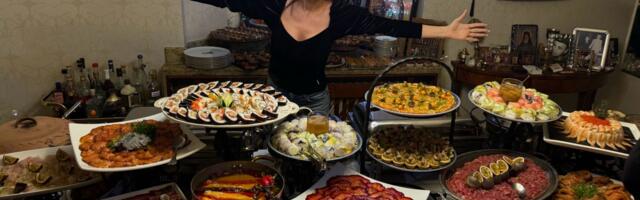 Ceca napravila rimejk čuvene fotke: Folk diva se uslikala pored slavske trpeze, evo šta se našlo na gozbi