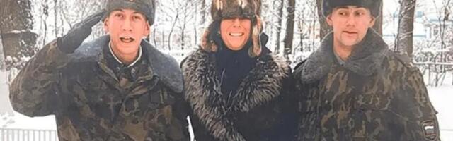 PROCURILE SRAMNE FOTKE EPSTAJNOVE SARADNICE! Razuzdana brineta u vrelim pozama - NIŠTA NIJE NI PROBALA DA SAKRIJE!