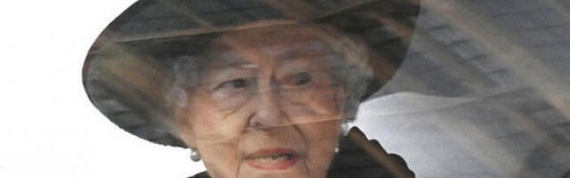 Представљен нови новчић од 5 фунти, којим се обележава рођење покојне краљице