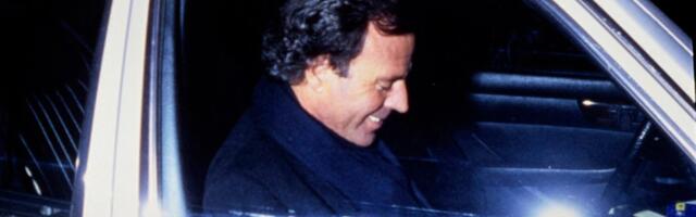 SLAVNI PEVAČ OPTUŽEN ZA ZLOSTAVLJANJE DVE ŽENE: Kućna pomoćnica i fizioterapeutkinja žrtve OVOG moćnika