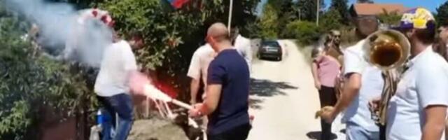 SRPKINJU BIVŠI PITAO DA MU BUDE KUMA NA VENČANJU, PA USLEDIO ŠOK: Mreže se USIJALE jer je NJEGOVA SADAŠNJA ŽENA...