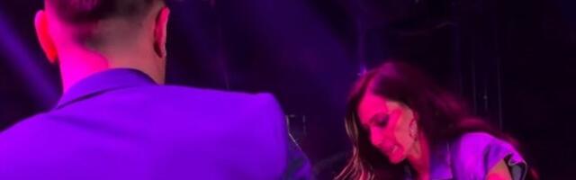 Ceca ostala u šoku kad je videla OVO na sceni sinoć u Jagodini: Evo šta su joj poslali fanovi