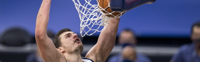 Denverova rutina, Jokić na skok od novog tripl-dabla (video)